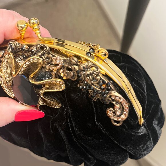 Letty Rare, Vintage Black Velvet Bag with Rhinestones / Decorative Clasp - Picture 7 of 12